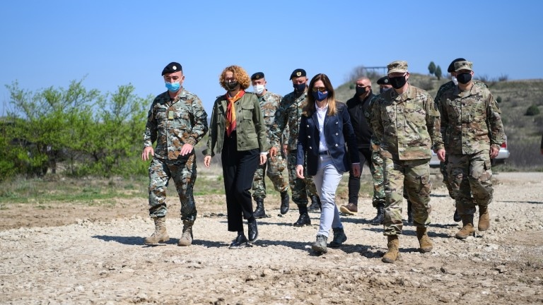 Руските военни спряха и върнаха конвой на САЩ в Сирия